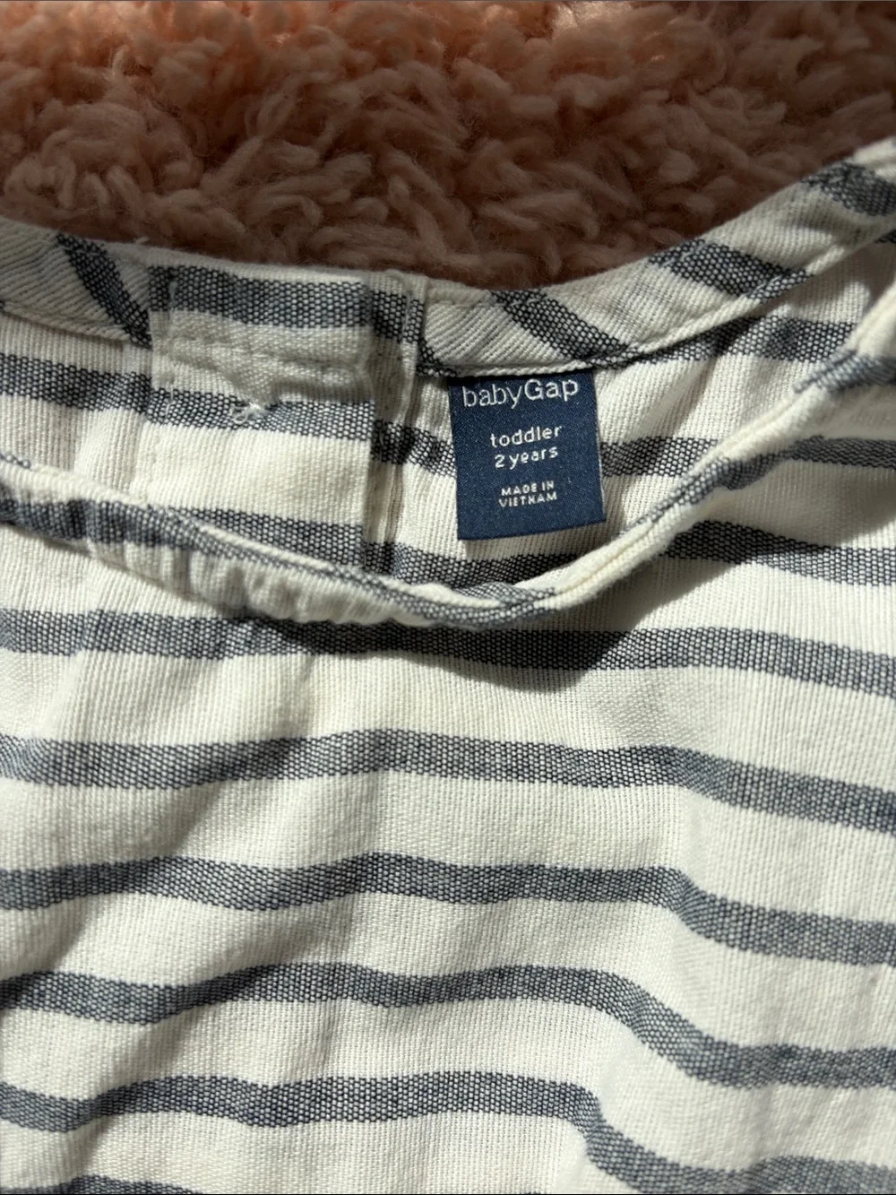 Old Navy pair includes